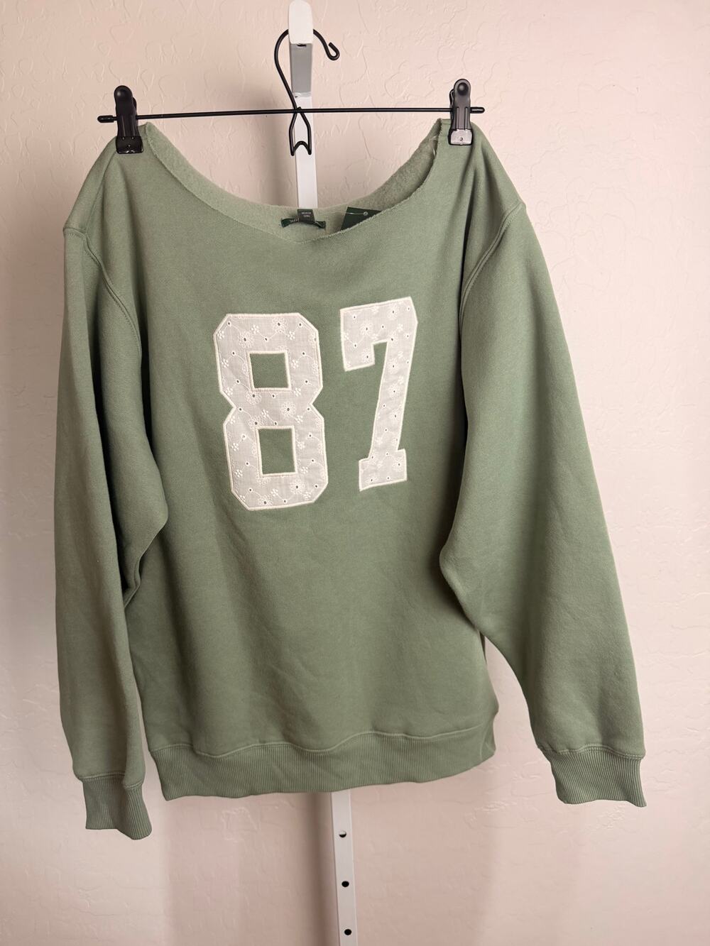 Wild Fable 87 Varsity Sweatshirt Women’s Small Sage Green Off Shoulder NWT